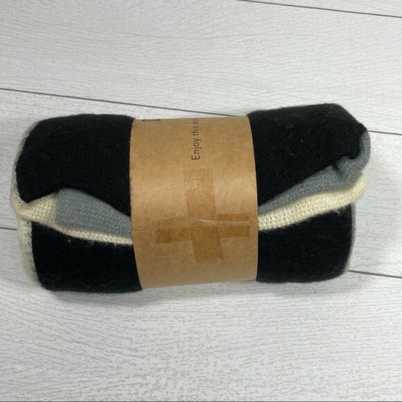 DONNI. Tri Color Scarf Black Gray and Cream NWT - Picture 4 of 5